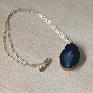 Elegant Gold and Black Pendant Necklace